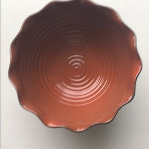 Ceramic serving bowl